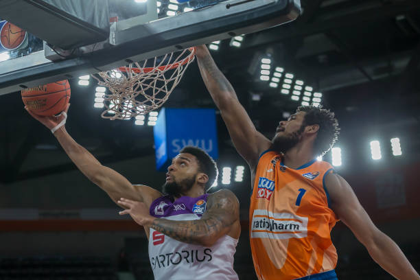 表现得更加 表现得更加